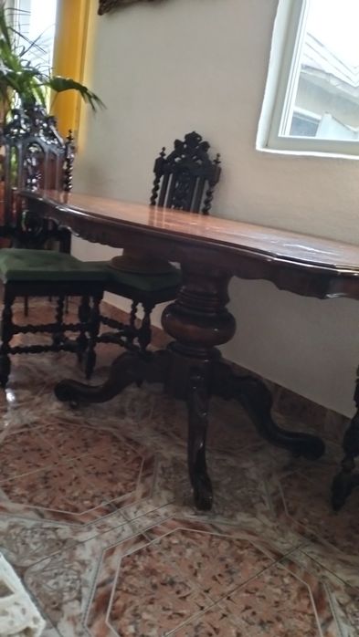 Masa sculptata cu 6 scaune