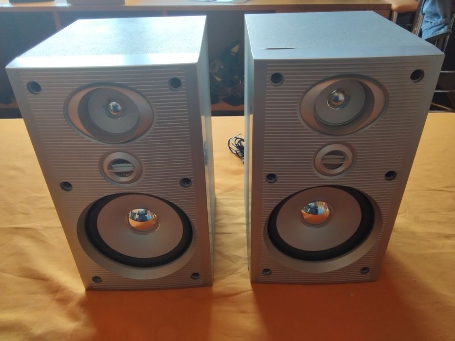 страхотни трилентови тонколони Шнайдер 2х40 максимална мощност