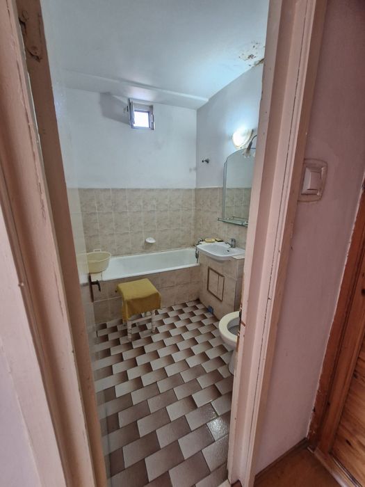 Apartament 3 camere etaj 4 Comănești