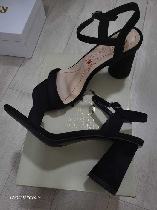 Женские босоножки