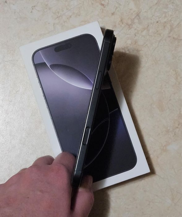 iPhone 16 Pro Max 256 gb la cutie ca nou