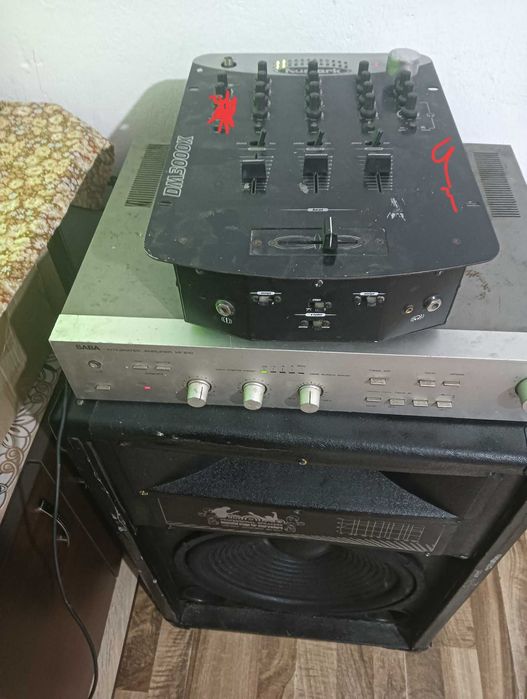 Vînd nu trimit  statie 240w mixer și 2 boxe