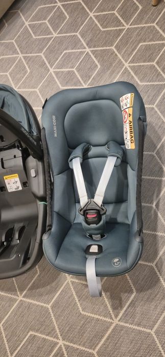 Vând scoică auto Maxi-Cosi Coral 360 cu baza Isofix.