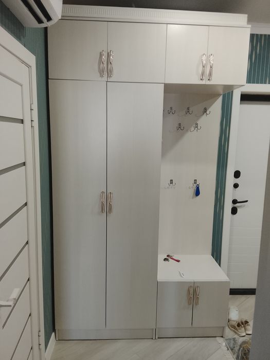 Продам прихожую.
