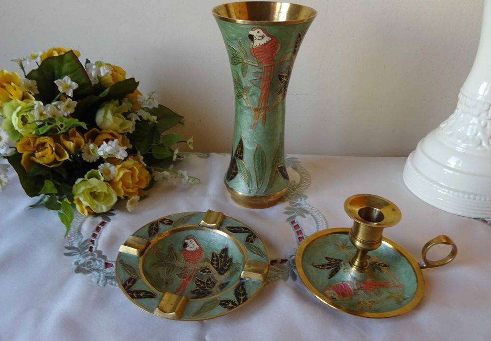 Винтидж комплект от ръчно рисувани масивни месингови съдове от Индия.