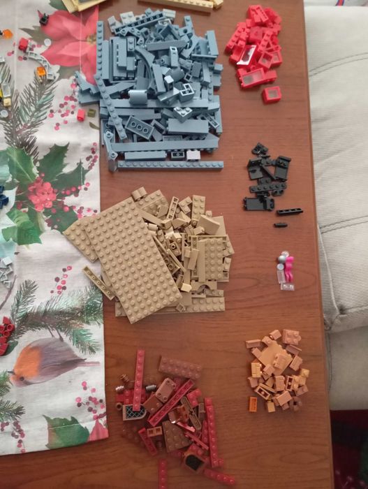 Лего части и мистериозни торбички с части