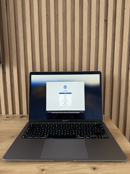MacBook Air M1 13” 2020 Silver / 256GB / 8GB / stare excelentă
