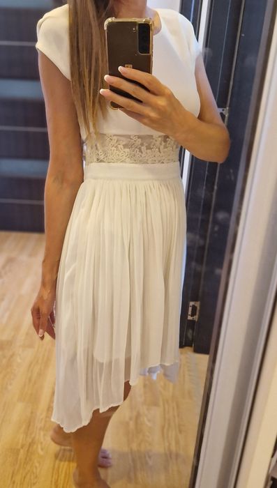 Rochie alba vaporoasa