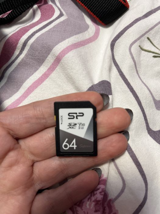 Фотоапарат Mirrorless Canon EOS R100 + Обектив RF-S 18-45мм + чанта