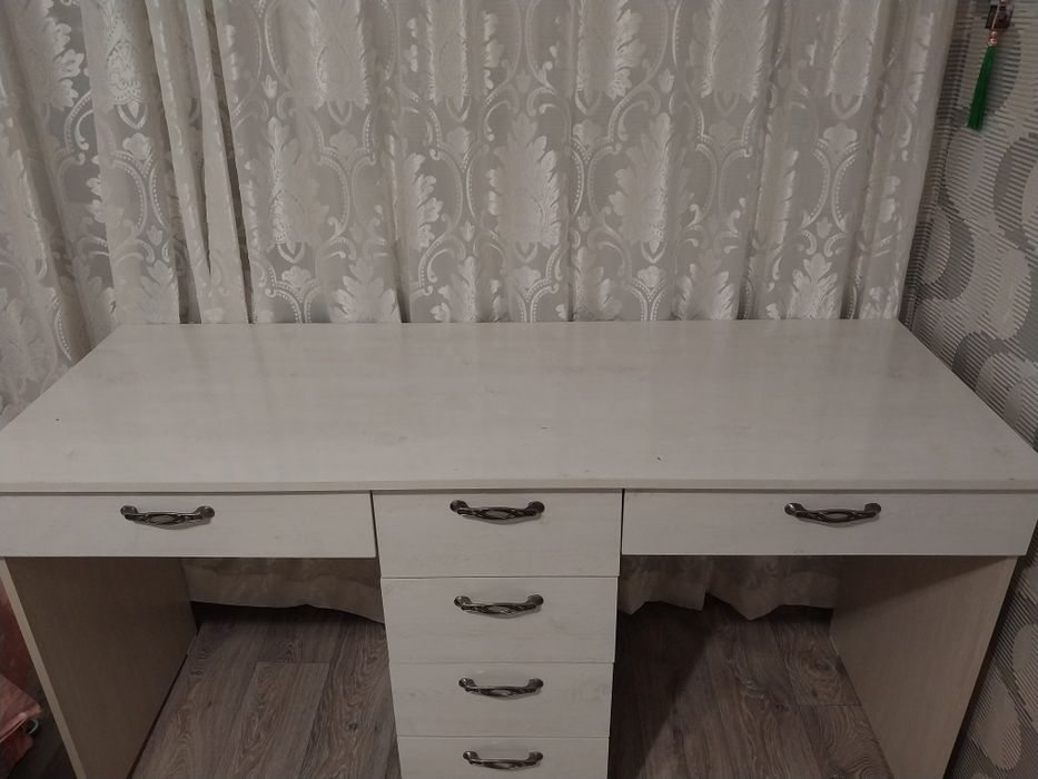 Продам стол для учебы