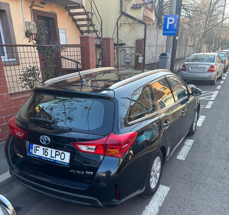 Inchiriez Toyota auris hybrid 2014 consum 5%