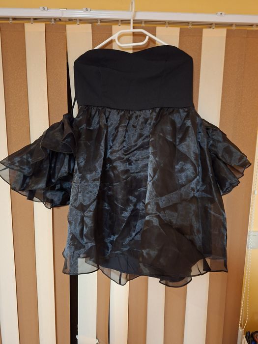 Черна елегантна рокля