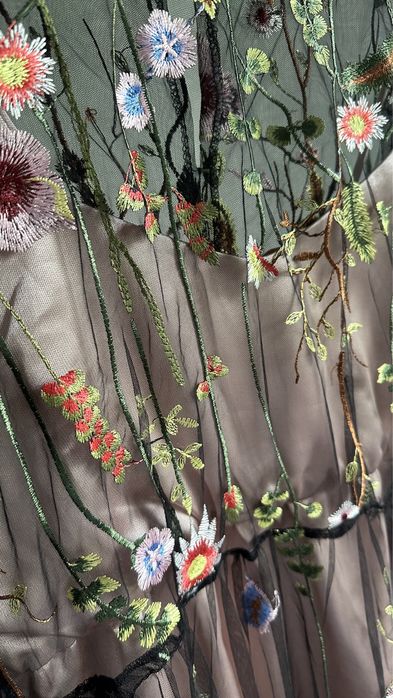 Платье из ткани с вышивкой