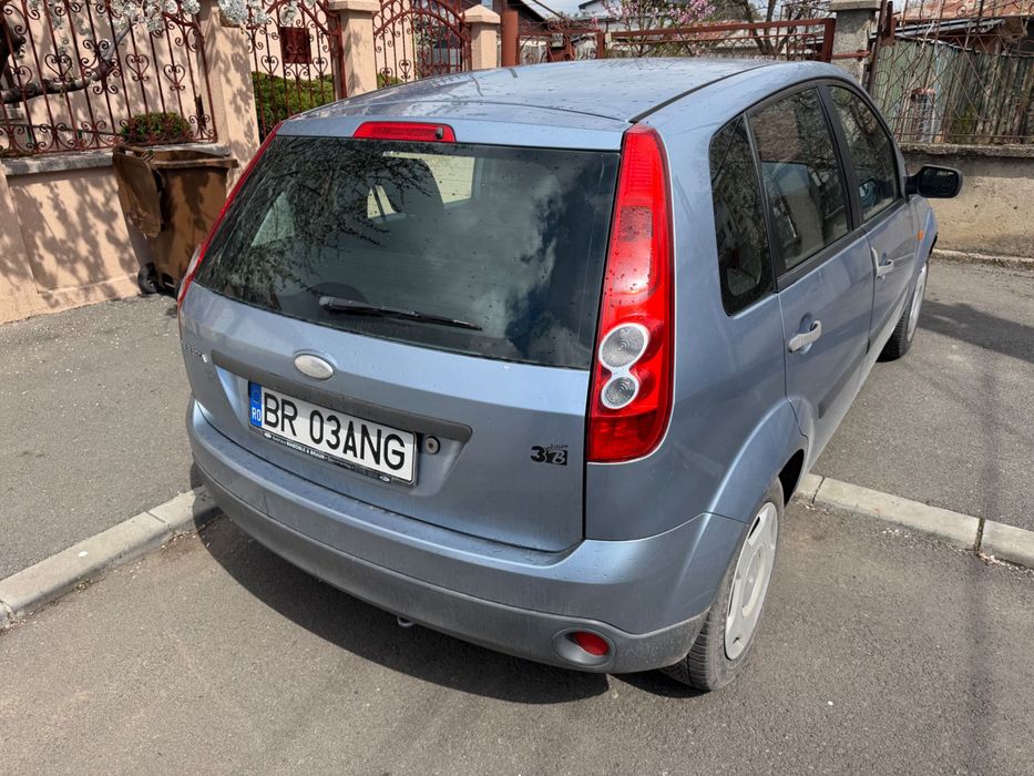 Vând mașina   Ford fiesta