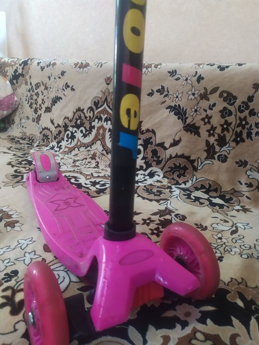 Самокат,колеса светящиеся.