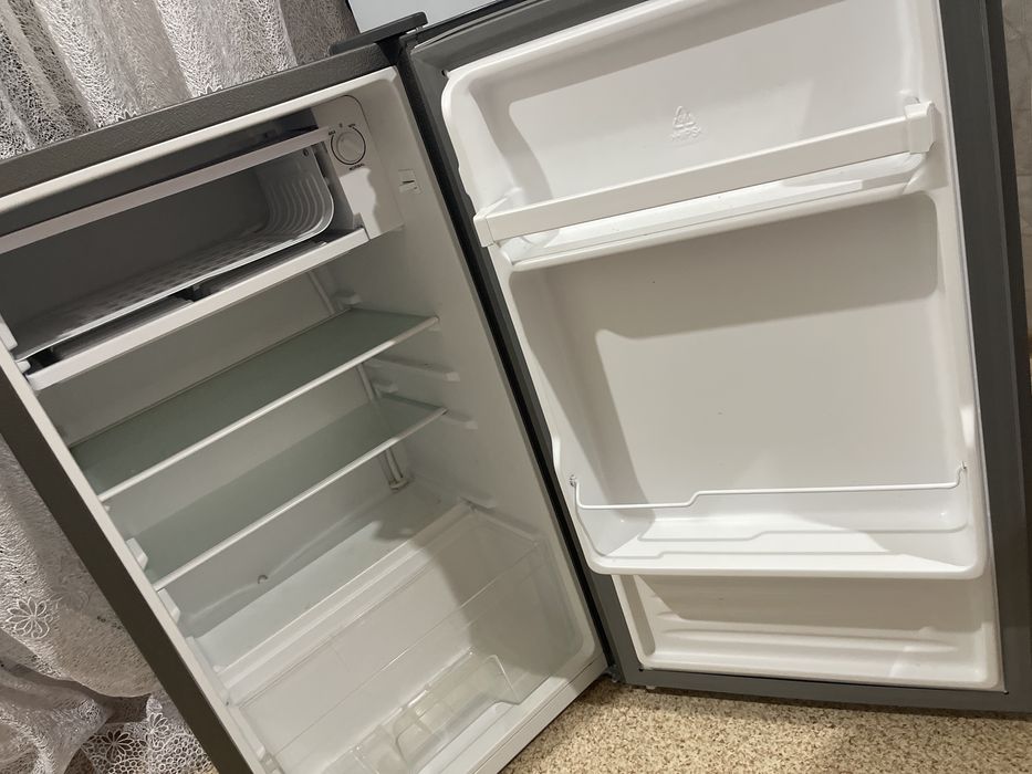 Продам холодильник компактный
