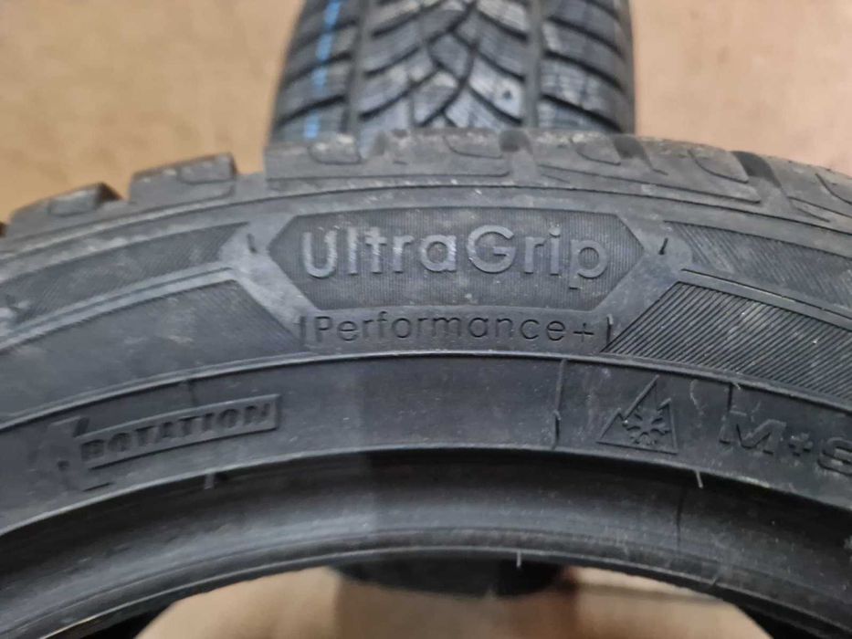2 Goodyear R17 235/50
зимни гуми
DOT4319