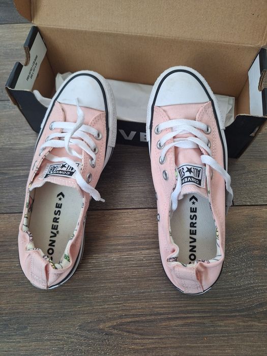 Розови Converse кецове