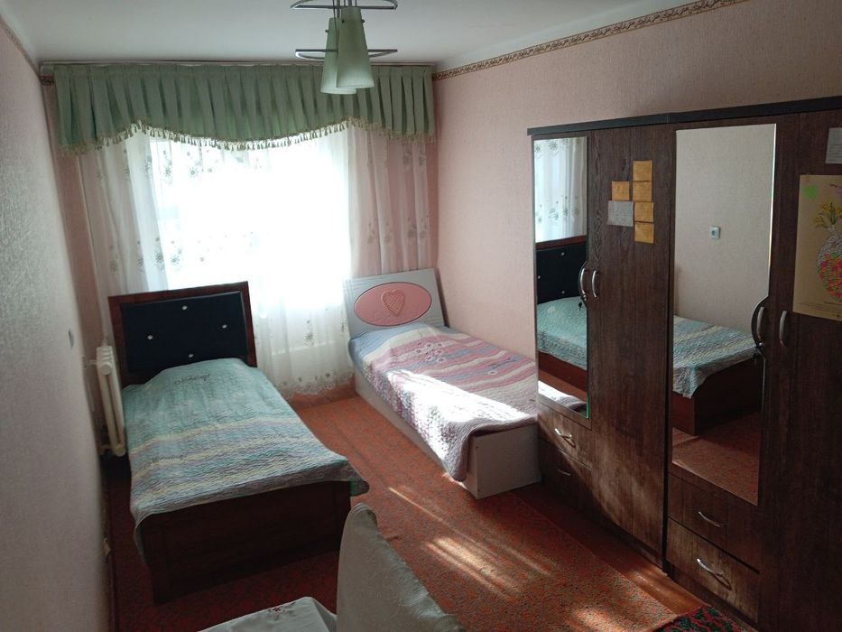 Uchtepada srochna 2 xonali uy sotiladi