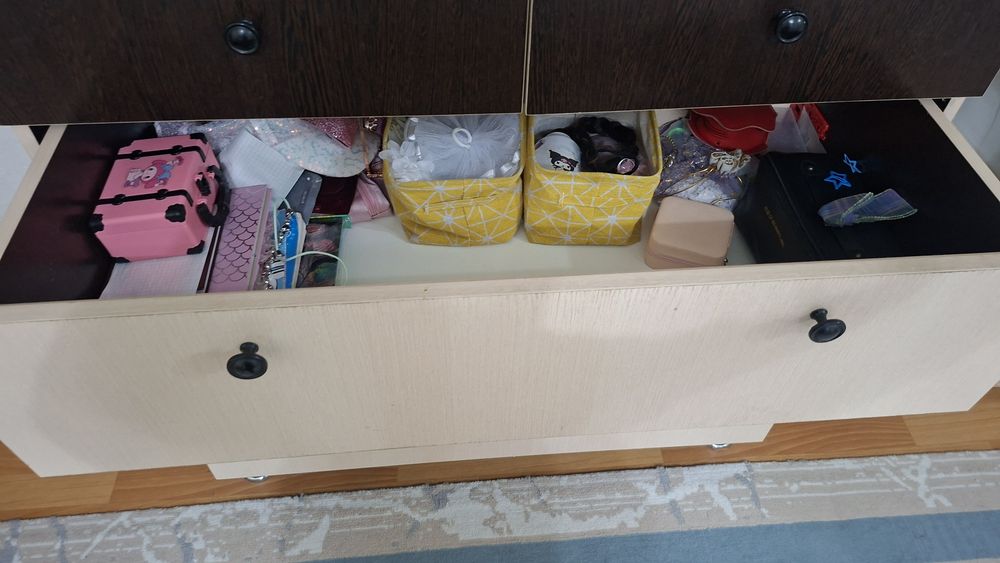 Продается шкафчик очень глубокий
