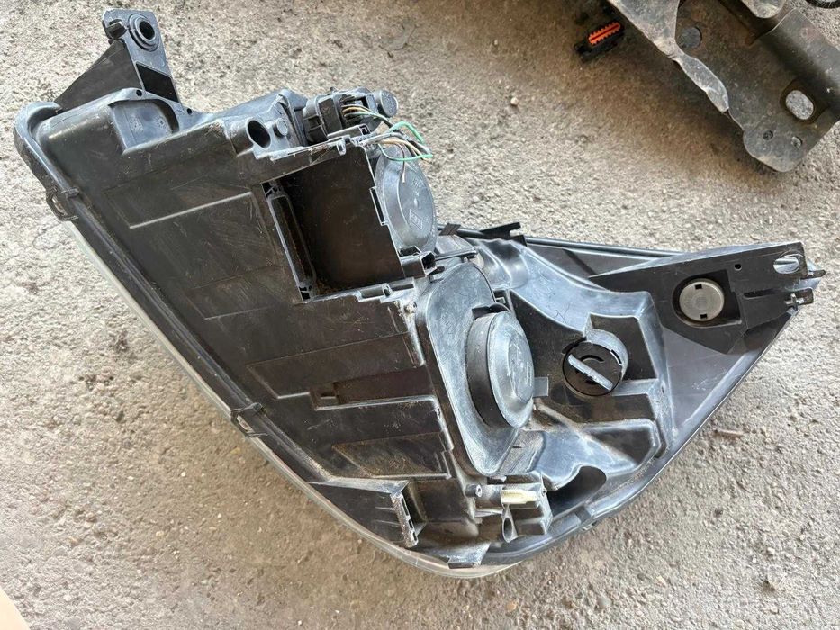 Far dreapta  Renault Espace IV  8200394704