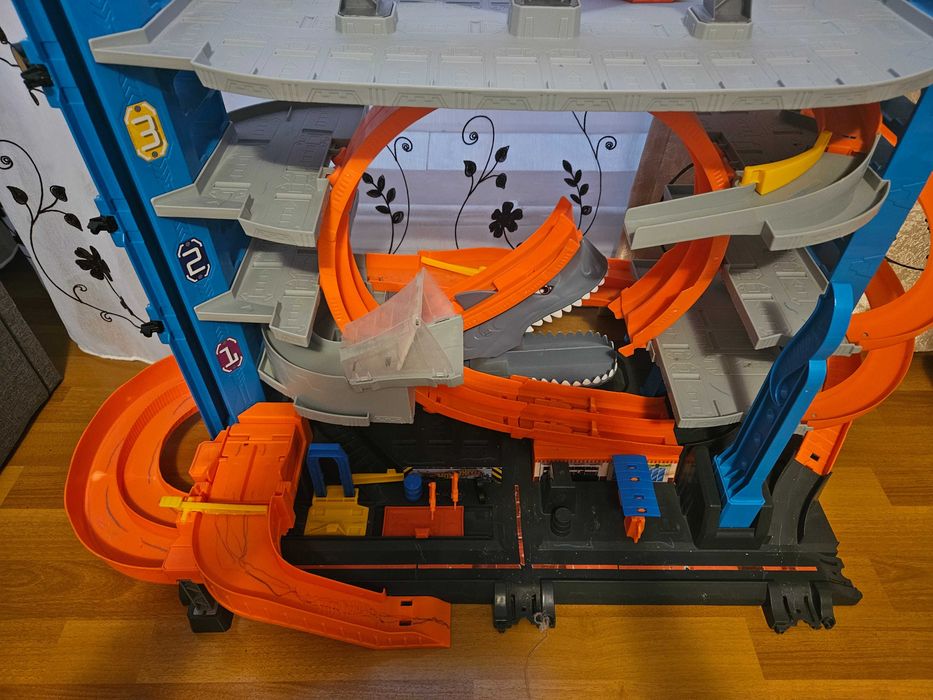 Parcare Hot Wheels Ultimate Garage Shark Attack