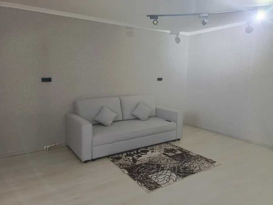 Срочно сдается 2х комнатная квартира напротив Дружба Народов 306*