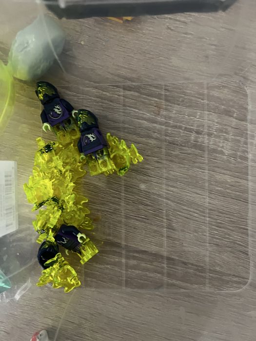 Продам лего мнифигурки