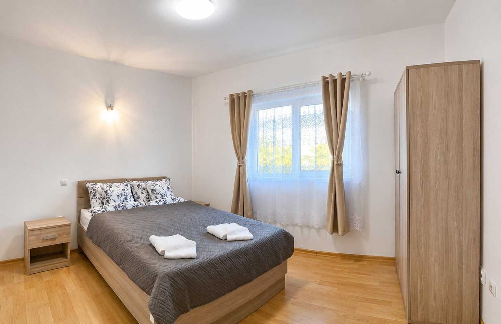 Cazare Costinești – 3 Minute de Beach, Please! Camere cu baie proprie, Bucătărie, Curte & Parcare privată