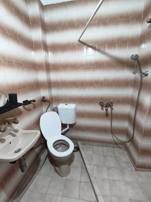 Частно лице отдава под наем 2+кухня