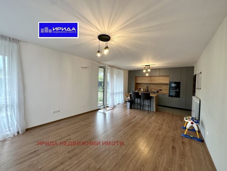 Просторен тристаен апартамент в квартал Манастирски ливади с двор