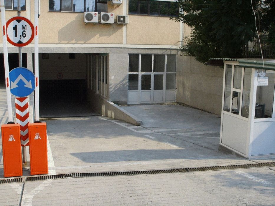 гараж под наем, Център