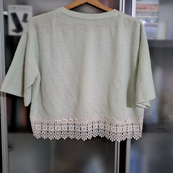 Top, pulover pana in talie
Brodat manual
De la Topshop
Marime 38 scrie