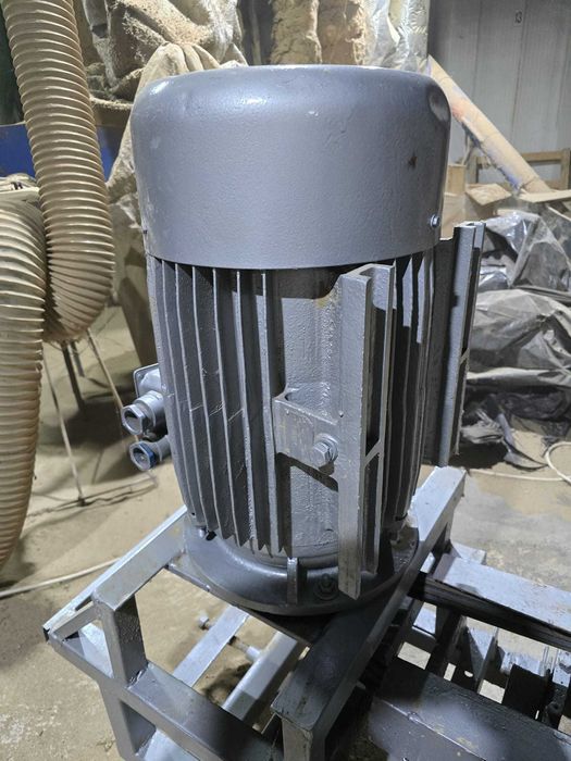 Vând presă peleți 22kw (reductor, motor,structura)