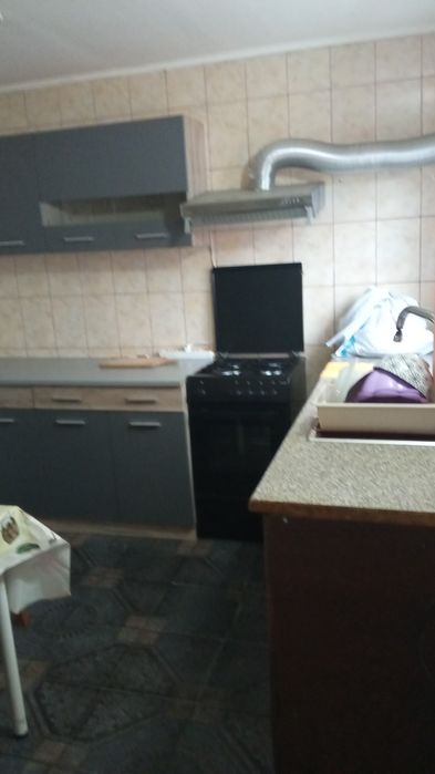 Închiriez 2 camere baie bucătărie hol mobilat