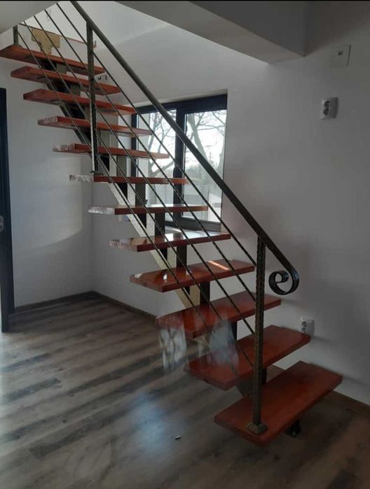 Scari metalice interioare și exterioare