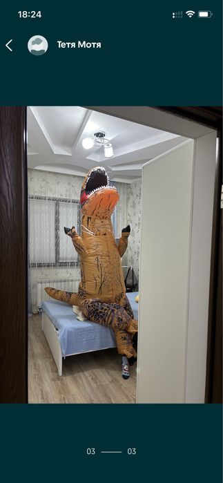 Динозавр надувной