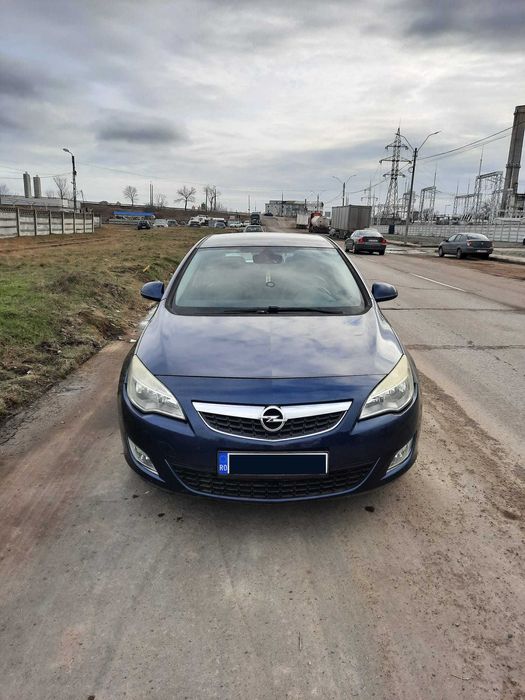 OPEL ASTRA J - 1.7 cdti 2010