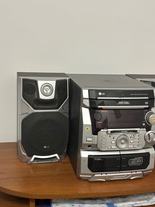 vând combină muzicală lg