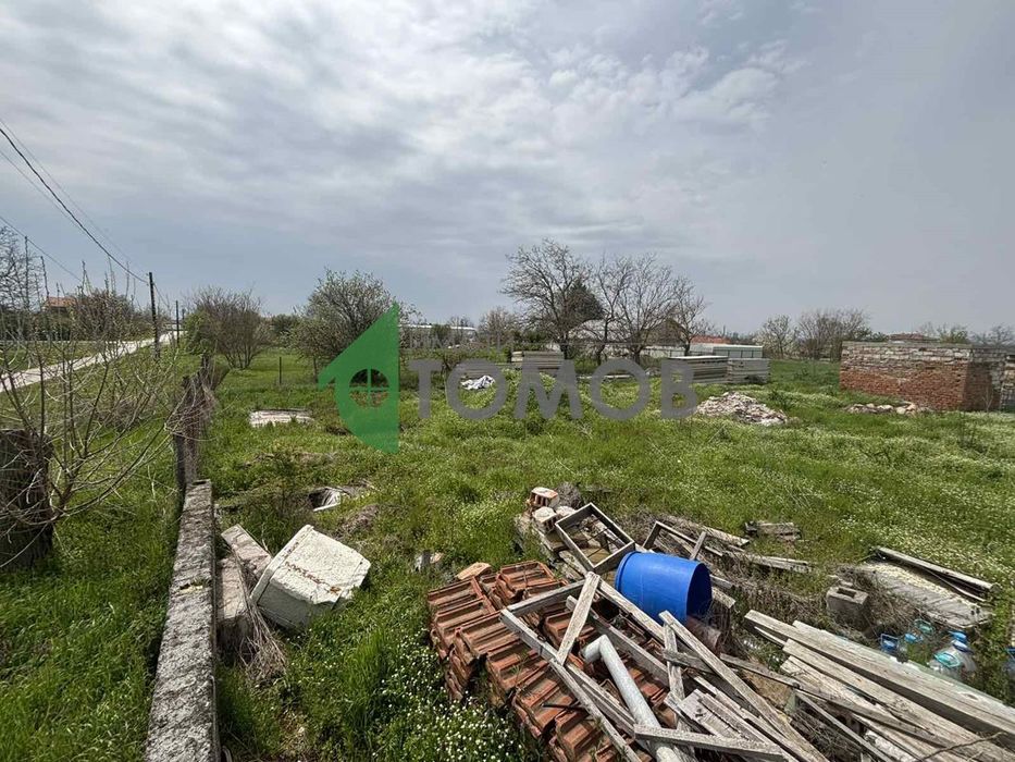 Едноетажна къща с голям парцел в село Коларово