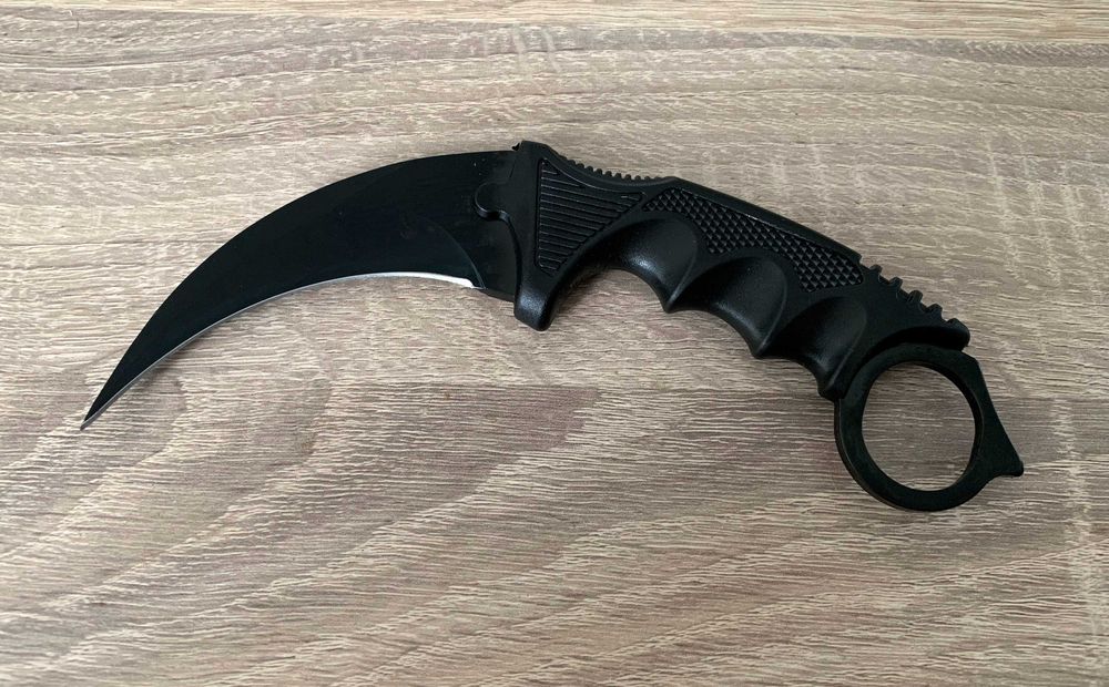 Cutit lama Counter Strike Karambit Negru cu Snur si Teaca - colectie