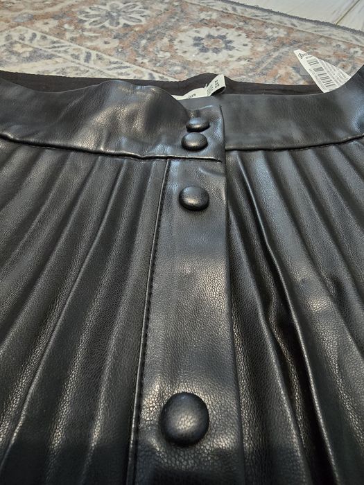 Fusta midi imitatie piele Stradivarius