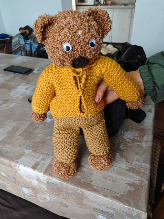 Ръчно плетена играчка