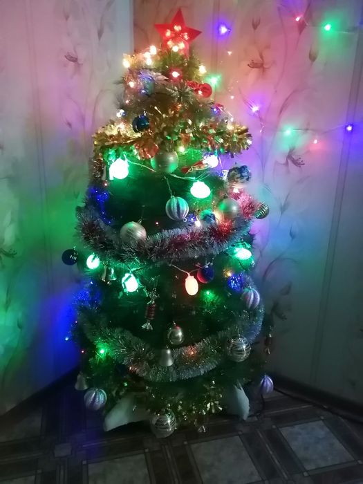 Продам искусственную ёлку