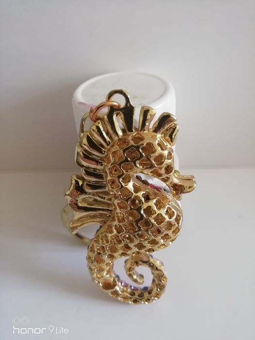 Ключодържател цветен папагал и морско конче  с камъни Сваровски.