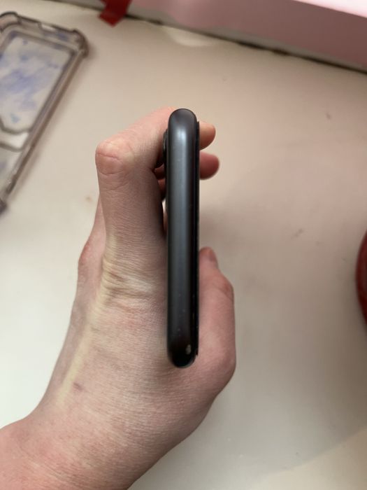 продам 11 айфон в идеальном состоянии