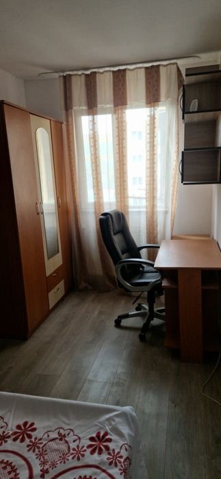 Vand apartament cu doua camere  semidecomandat