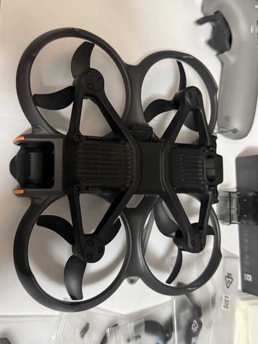 дрон DJI Avata 2 combo с очила джойстик и 3 батерий