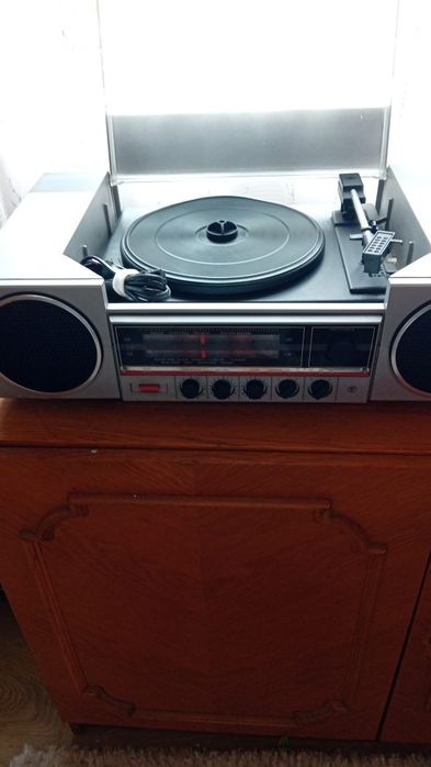 radiolă (radiogramă) sovietică vintage + 10 discuri cadou