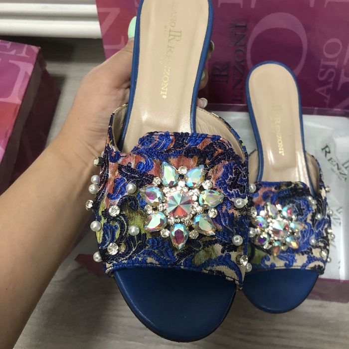 Шикарные шлепки RENZONI